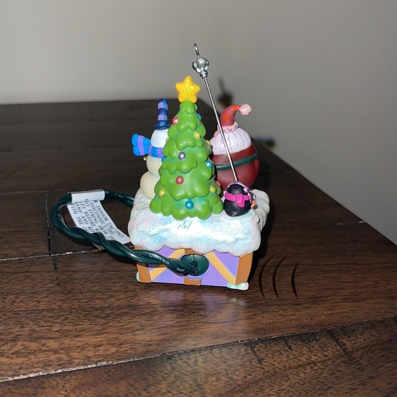 2003 Play It Again, Santa Hallmark Ornament - Picture 3 of 4